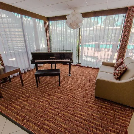 Ramada By Wyndham Houston Intercontinental Airport East-2