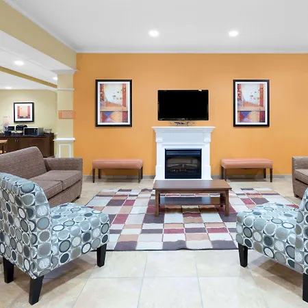 Microtel Inn & Suites By Wyndham University Medical Park-2