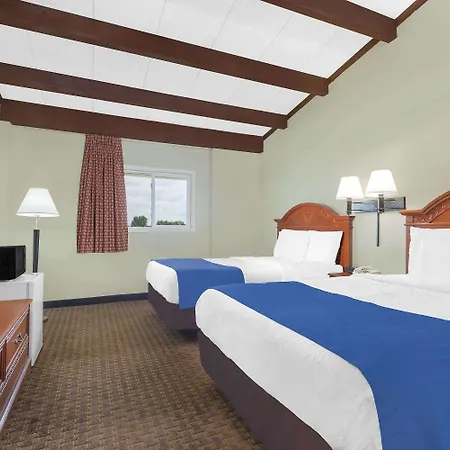 Travelodge Lima-2