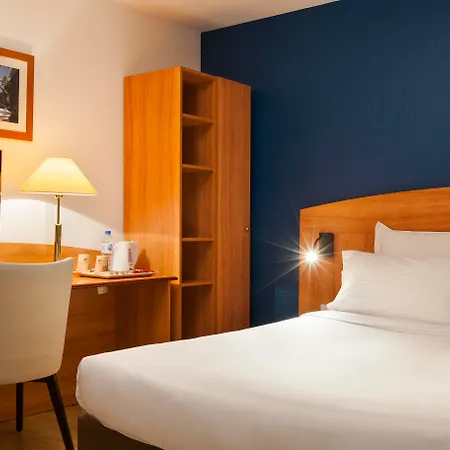 Comfort Hotel Evreux-2