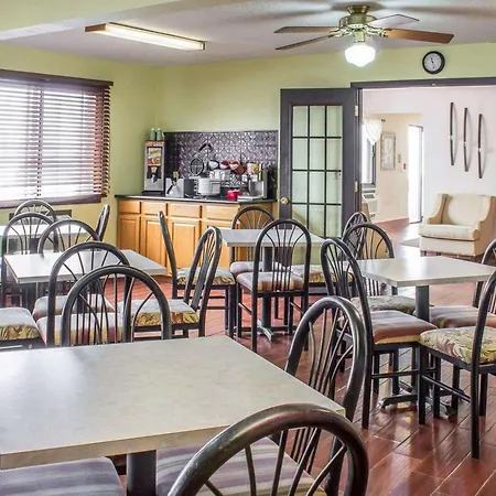 Econo Lodge Ames-2