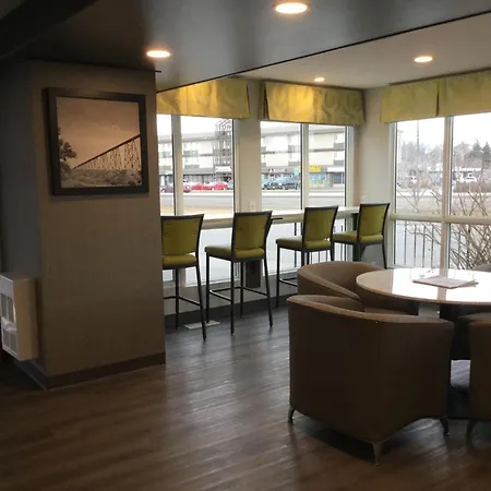 Super 8 By Wyndham Lethbridge-2
