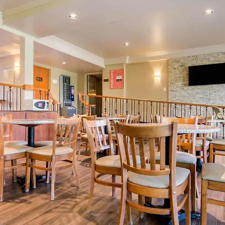 Comfort Inn & Suites Shawinigan-3