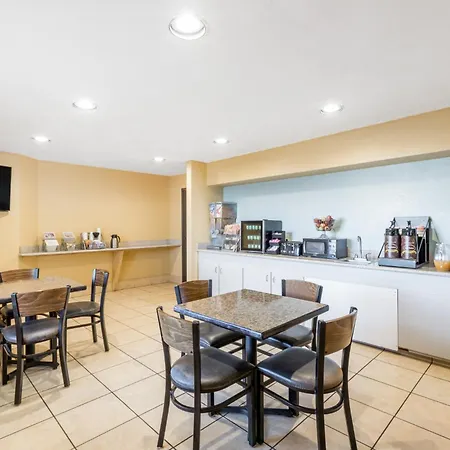 Super 8 By Wyndham Midland-2