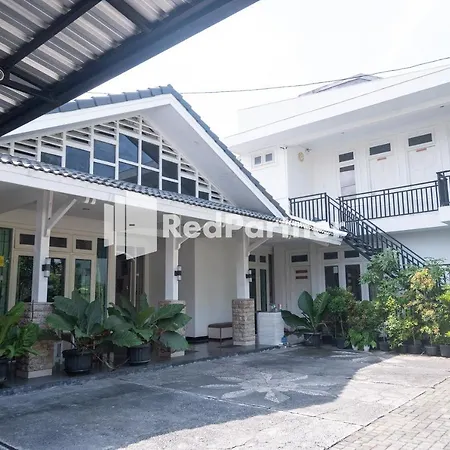 Londres Bed And Breakfast Redpartner Near Gembira Loka Zoo-2