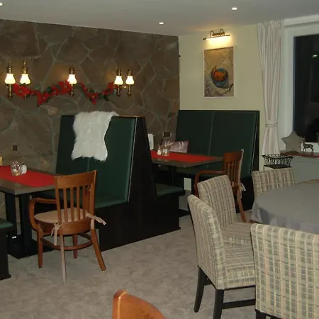 Hotel-Ferienwohnungen Cafe Maarblick-3