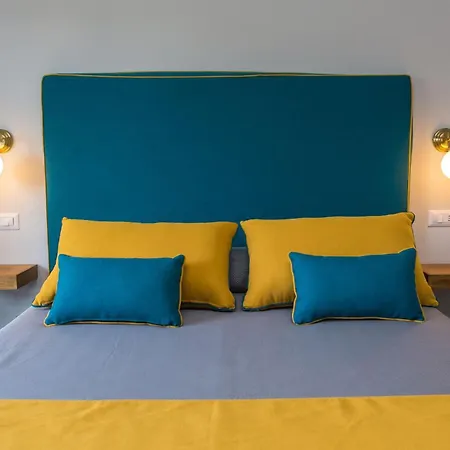 Sorrento Pool&Suites-2