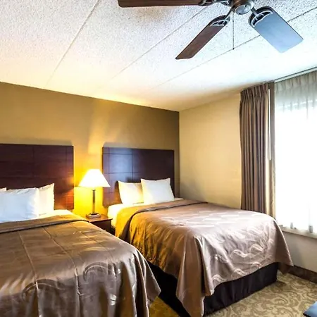 Norwood Inn & Suites Milwaukee-2