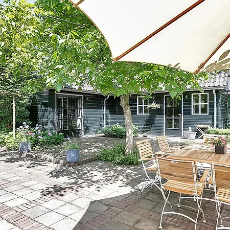 Van Gogh Cottage-3