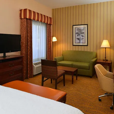 Hampton Inn & Suites - Coors Road-3