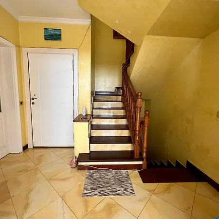 Flora B&B - Rooms in Privat Home Habitaciones en una casa privada-3