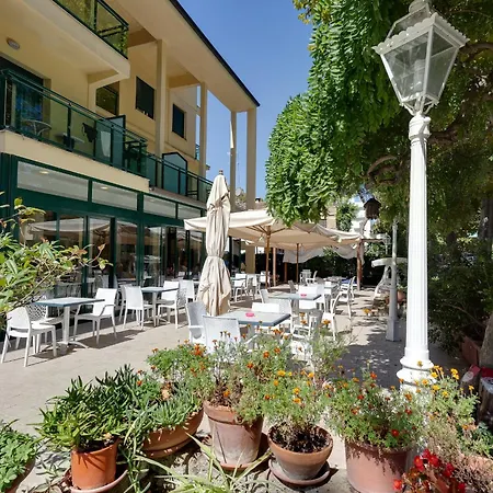 Hotel Gadames - Lunch On The Beach-2