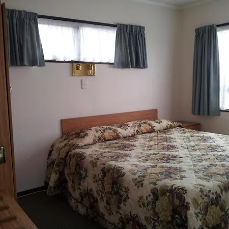 Ace High Motor Inn-2