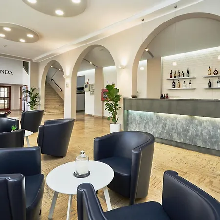 Hotel Jolanda-2