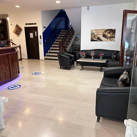 Paradise Hotel-2