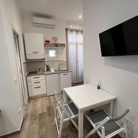 Rome Groove Rooms-3