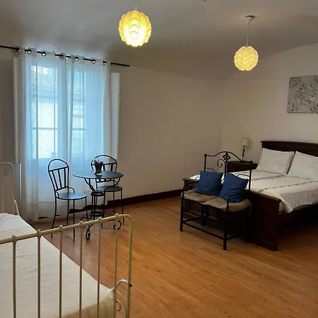 Avis Guesthouse-3