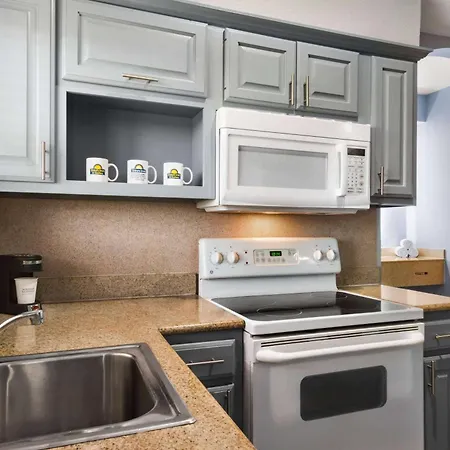 Days Inn & Suites By Wyndham Houston Hobby Airport-2