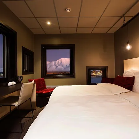 Svalbard Hotell | The Vault-3