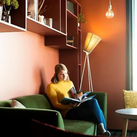 Svalbard Hotell | The Vault-2