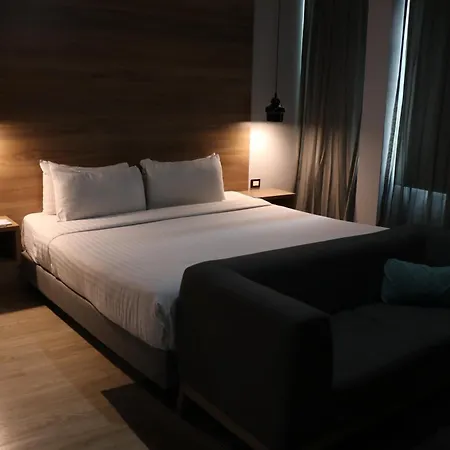 The Blue Hotel-2