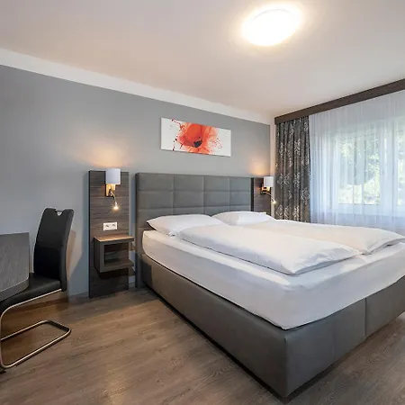 Hotel Ganslhof - Adults Only-3