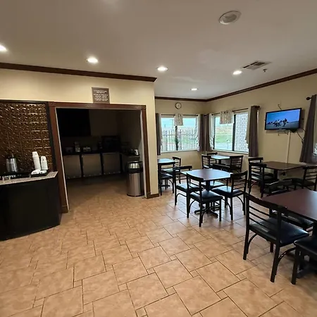 Days Inn By Wyndham Navasota-3