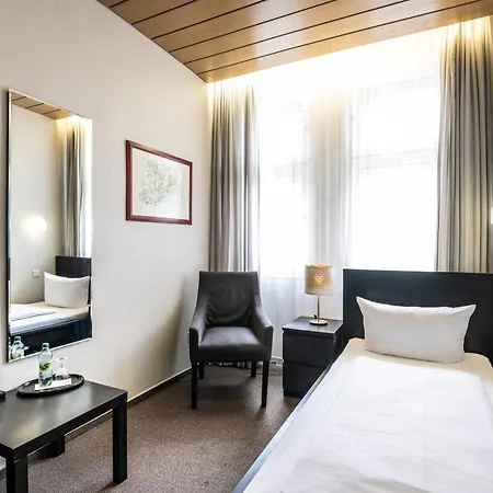 Hotel Und Rasthof Avus-3