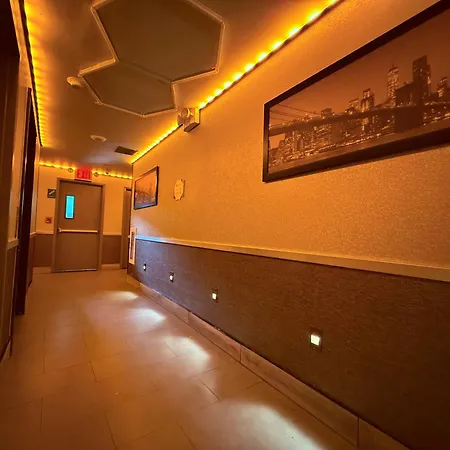 Umbrella Hotel Bronx-3