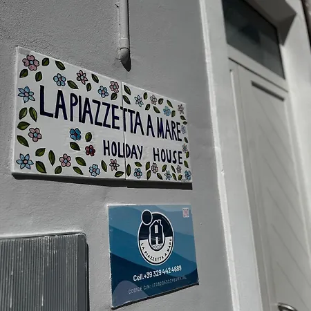La Piazzetta a Mare Holiday House-2