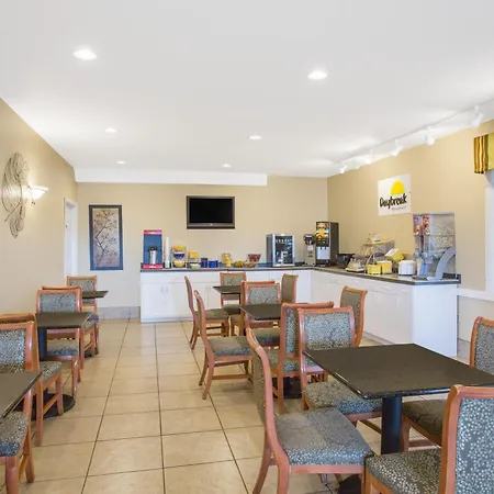Days Inn By Wyndham Chester-3