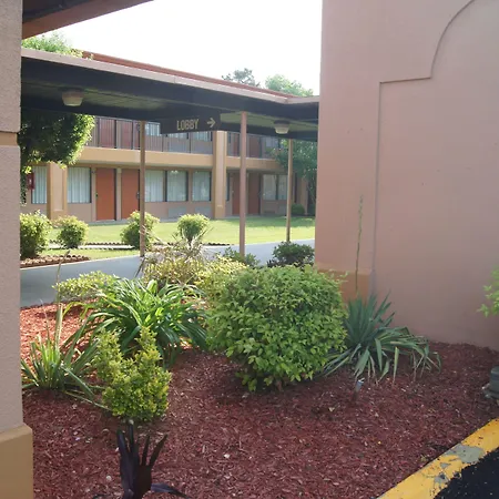 Days Inn By Wyndham Durham/Near Duke University-2