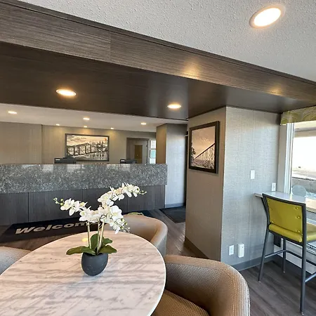 Super 8 By Wyndham Lethbridge-3