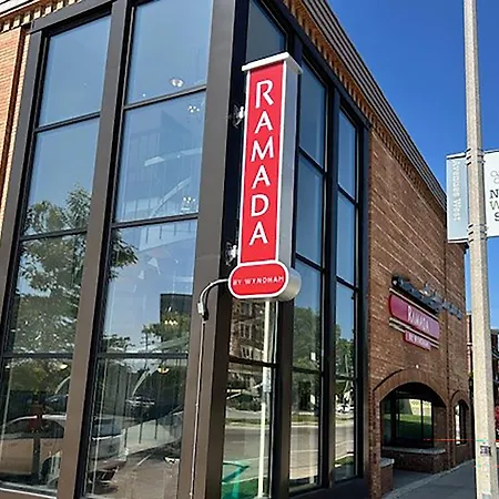 Ramada By Wyndham Milwaukee-2