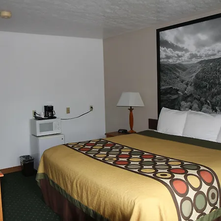 Super 8 By Wyndham Fairmont-3