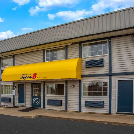 Super 8 By Wyndham Wooster-2