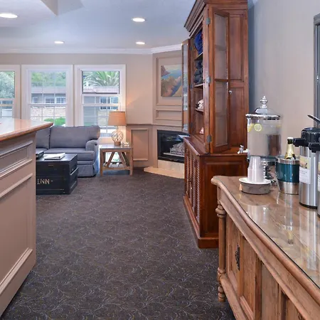 Sand Pebbles Inn-2