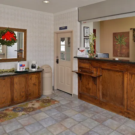 Americas Best Value Inn & Suites-Winnie-3
