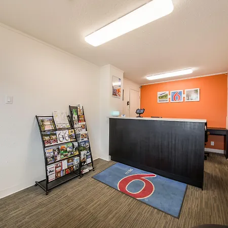 Motel 6 Cranbrook-3