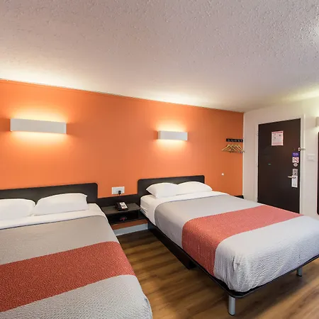 Motel 6 Cranbrook-2