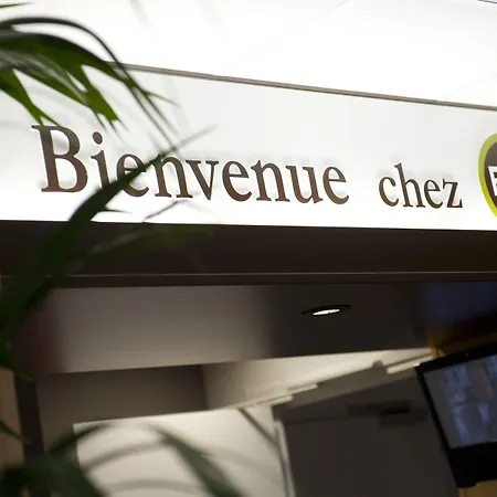 B&B HOTEL Nîmes Centre Arènes-3
