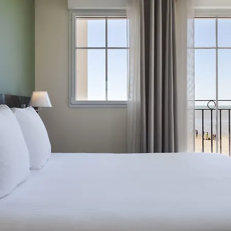 Les Flots - Hotel Et Restaurant Face A L'Ocean - Chatelaillon-Plage-3