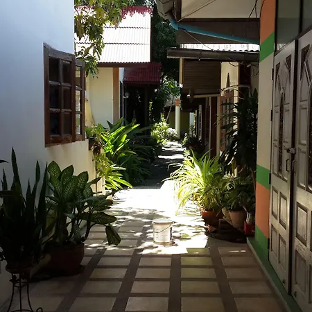 Rattana Guesthouse & Bungalow-2