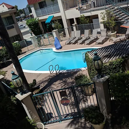 Tarzana Inn-2