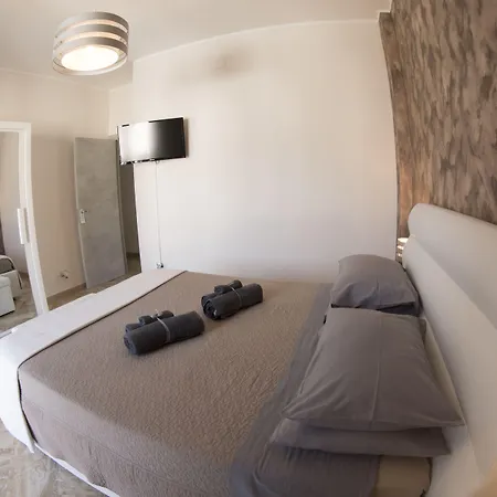 Penthouse Station Luxury Suites & Apartment-3