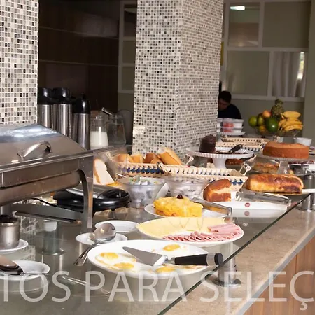 Victoria Plaza Hotel-3
