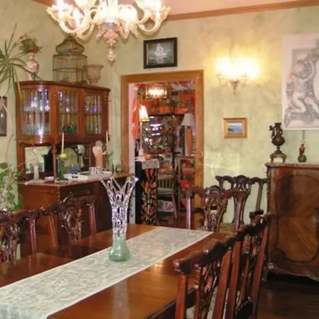 Armistead Cottage Bed & Breakfast-2