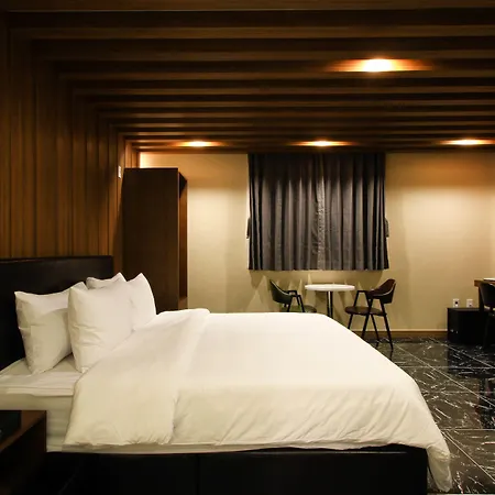 The King Hotel-2