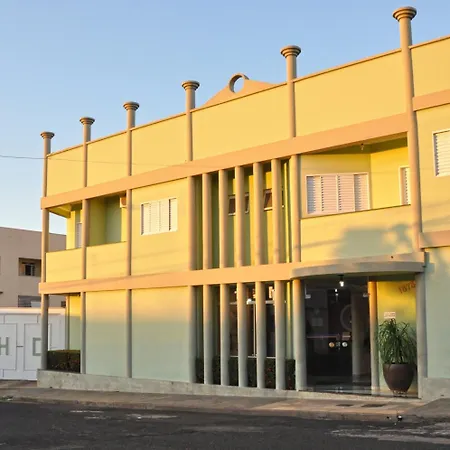 Hotel Carolina 2 - próximo a Universidade de Uberaba uniube - ao Aeroporto Fórum De uberaba - hospital Mario Palmeirio ao Hospital São Marcos e hospital Regional-2