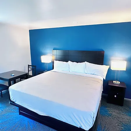 Budget Host Inn - Manistique-2